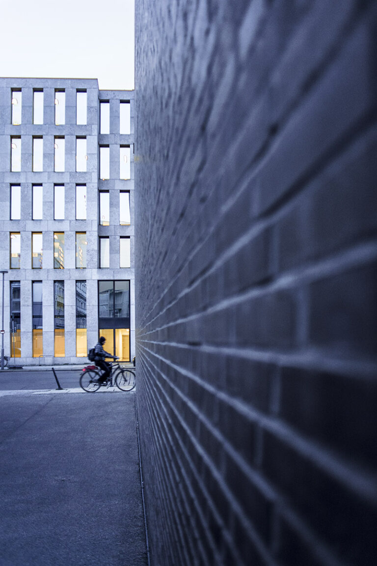 Graf Tudor - Street Photography - Citylife Metropolis